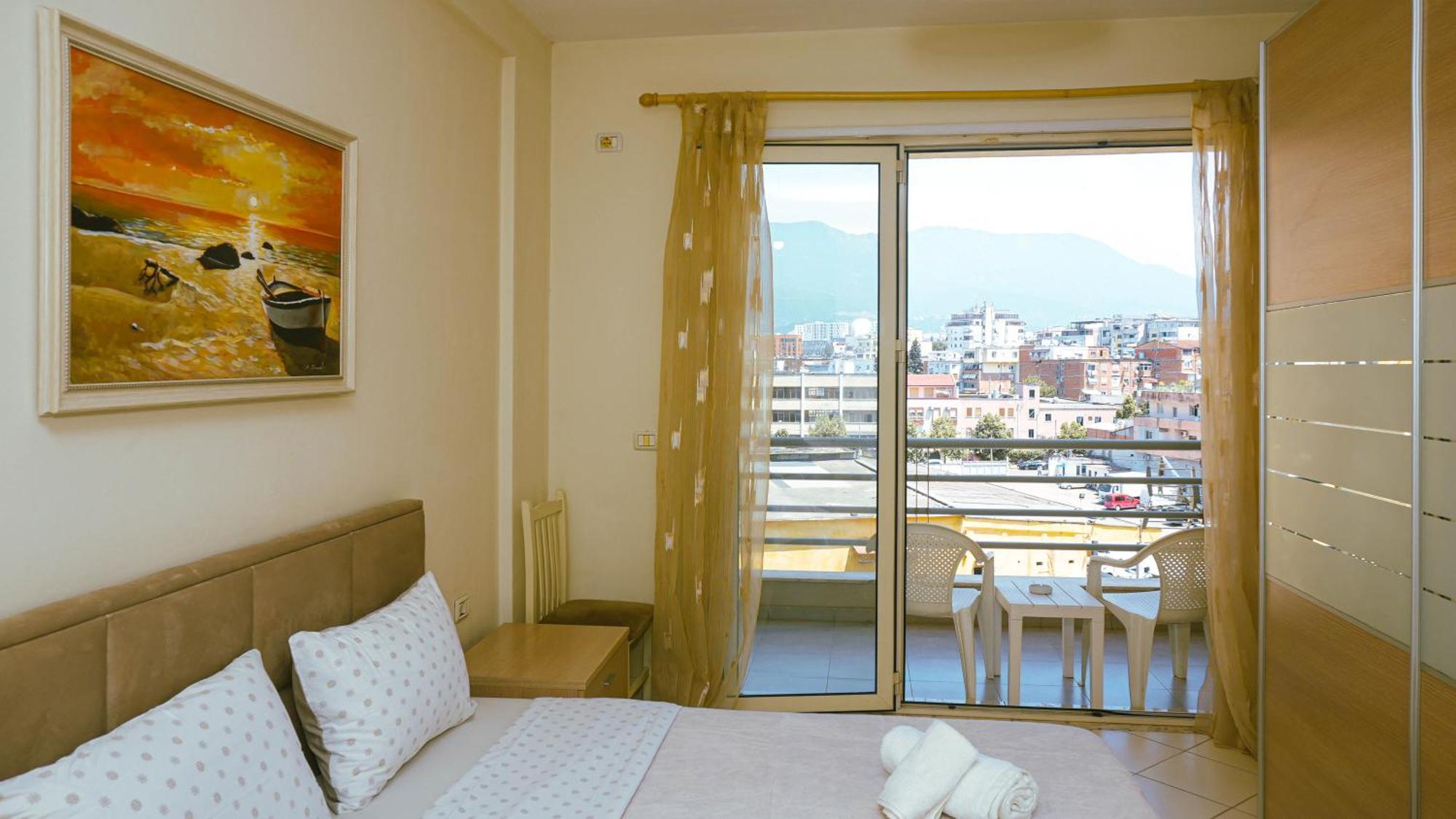 Sunrise Near The Center Apartman Tirana